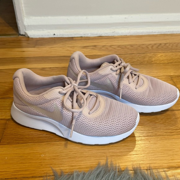 Nike Tanjun Sneakers - Beige, women’s size 7 - Picture 2 of 5